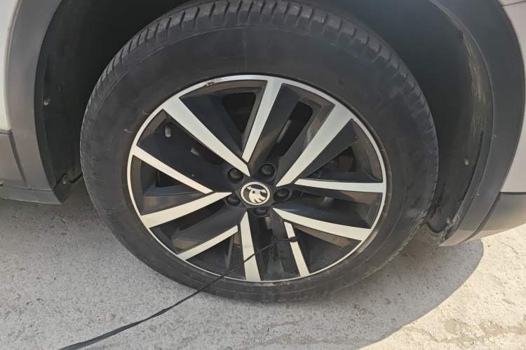 Used Skoda Kamiq 2020 1.5L Automatic Comfort Edition Right Front Wheel Hub