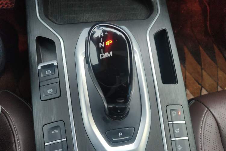 Used Wey VV6 2021 2.0T Two-Wheel Drive Smart Protection+
