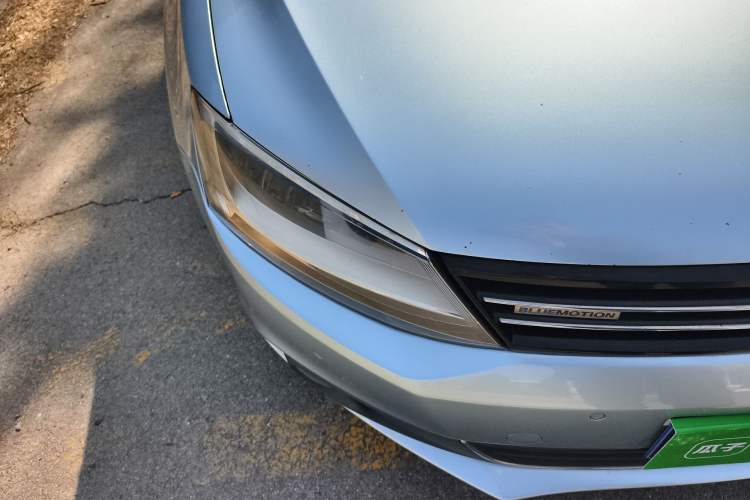 Used Volkswagen Sagitar 2013 1.4 TSI BlueMotion Edition Right Front Headlight