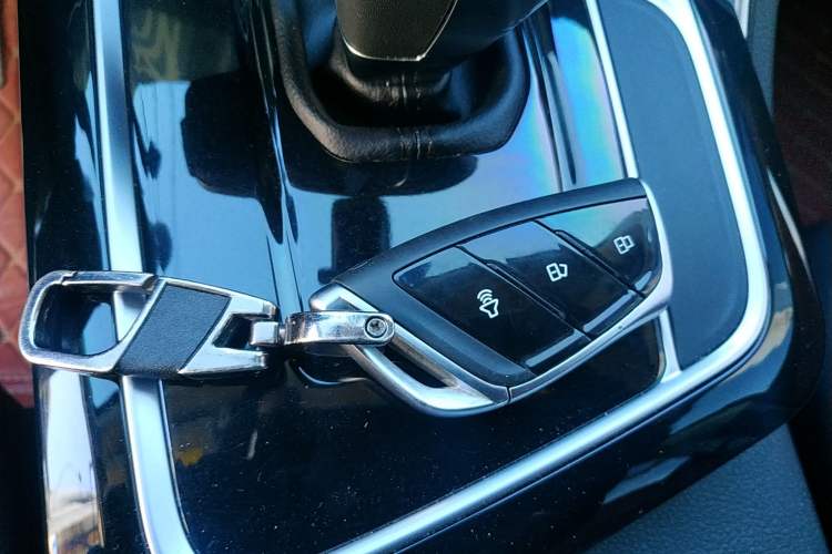 Used SAIC MAXUS Xingji 2023 Starry R 2.0T Automatic Diesel 2WD Luxury Edition Long-Box Model
