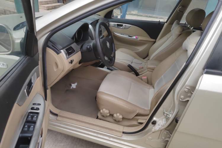 Used Buick Excelle 2013 1.5L Automatic Classic Model
