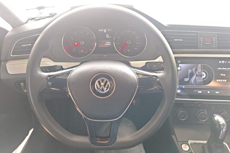 Used Volkswagen Lamando 2017 230TSI DSG Fashion Edition
