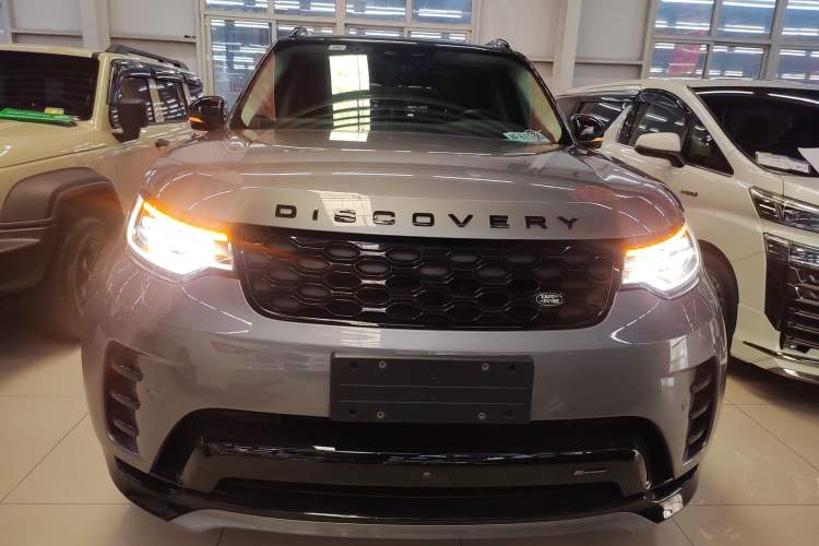 Used Land Rover Discovery 2023 Revised Version 360 PS R-Dynamic S