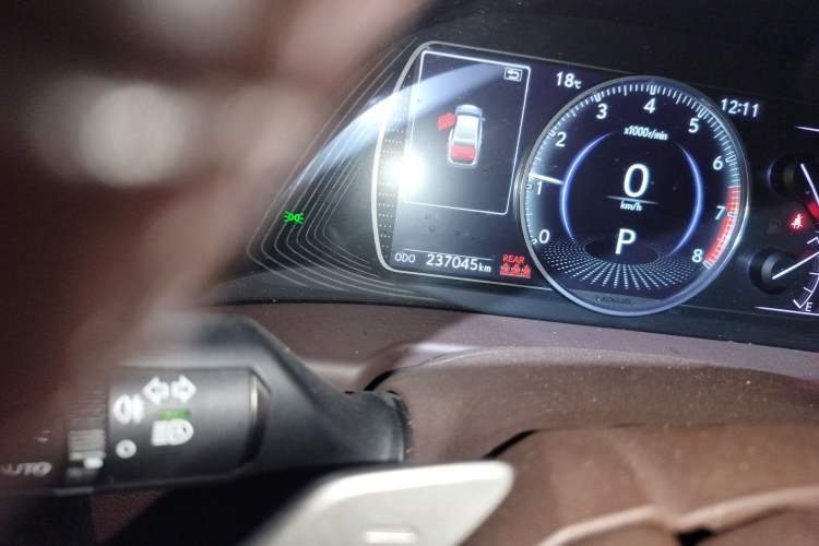 Used Lexus ES 2020 200 Excellence Edition Odometer Close Up