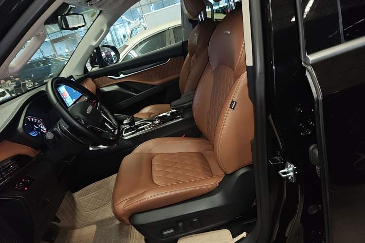 Used SAIC MAXUS D90 Pro 2021 2.0T Gasoline 4x4 Luxury Edition 7-Seater