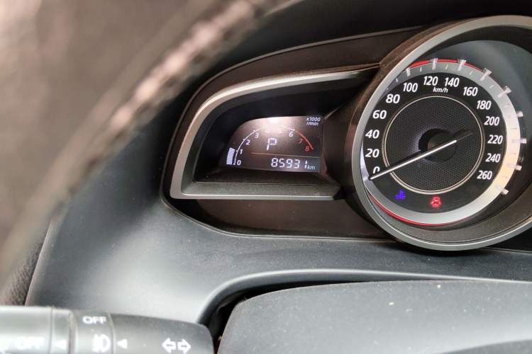 Used Mazda 3 Axela 2016 Sedan 1.5L Automatic Comfort Model