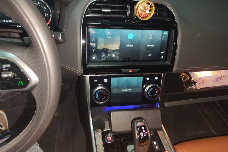 Used Jaguar XEL 2024 2.0T 250 PS R-DYNAMIC S Advanced Sport Edition Audio And AC Panel