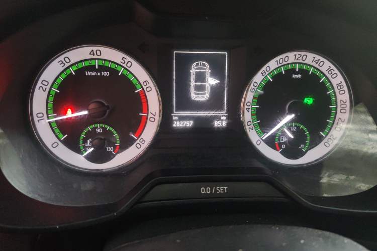 Used Skoda Octavia 2018 1.6L Automatic Luxury Edition Odometer Close Up