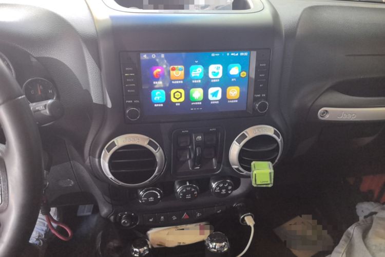 Used Jeep Wrangler 2014 3.0L Sahara Four-Door Edition Audio And AC Panel