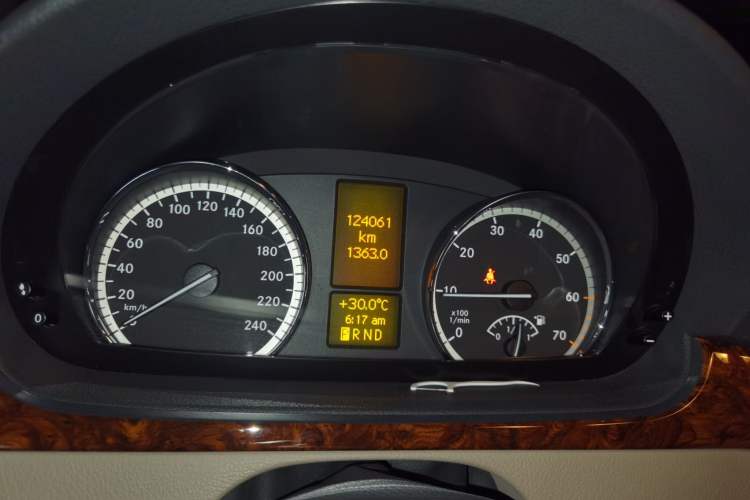 Used Mercedes-Benz Viano 2013 3.0L Hospitality Edition Instrument Cluster