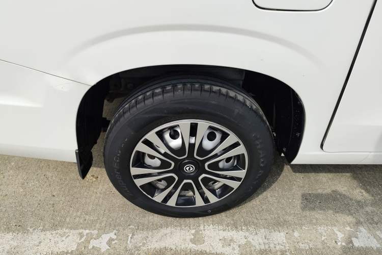 Used Dongfeng Fengon 380 2022 1.5L Standard Edition 7-Seater Passenger Vehicle
