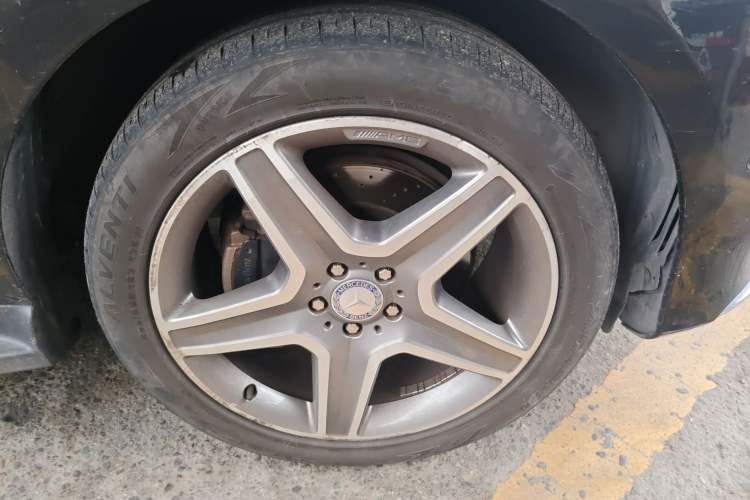 Used Mercedes-Benz GLE 2016 GLE 400 4MATIC Right Front Wheel Hub