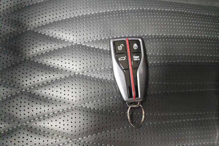 Used Hongqi HS5 2022 Revised Version 2.0T Smart Connect Flagship Edition Vehicle Key