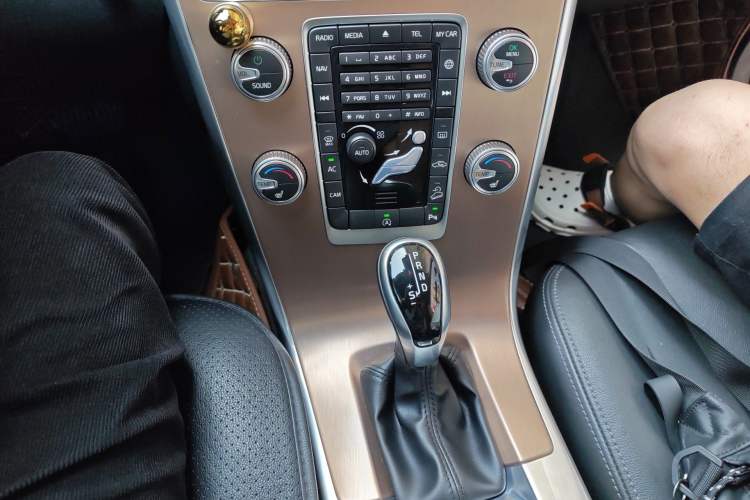 Used Volvo XC60 2017 T5 AWD Smart Upgrade Model
