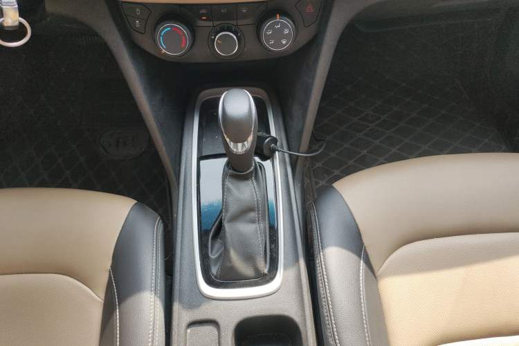 Used Chevrolet Monza 2022 320 Automatic Enjoyment Sunroof Version Gear Lever