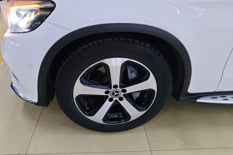 Used Mercedes-Benz GLC 2018 Facelift GLC 260 4MATIC Luxury Edition
