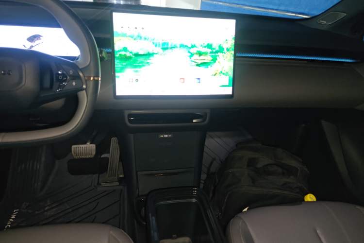 Used Lynk & Co Z20 2025 530 km Range Rear-Wheel Drive Pro Audio And AC Panel