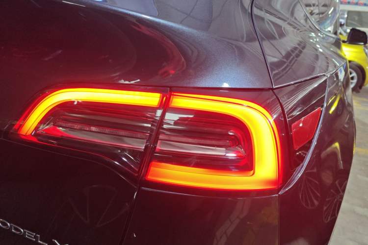 Used Tesla Model Y 2024 Long-Range All-Wheel-Drive Version Right Rear Taillight