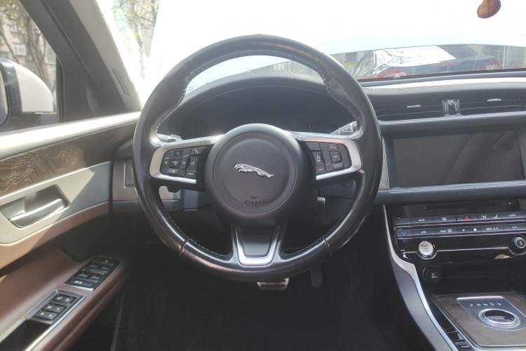 Used Jaguar XFL 2018 XFL 2.0T 250 PS Premium Edition
