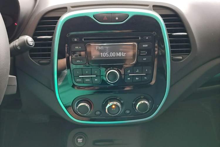 Used Renault Captur 2015 1.2T Automatic Standard Edition
