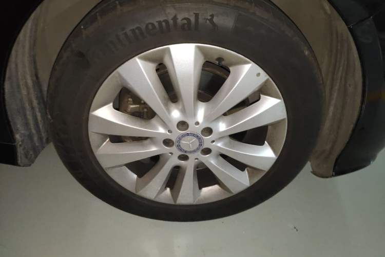 Used Mercedes-Benz R-Class 2014 R 400 4MATIC Luxury Model Right Front Wheel Hub