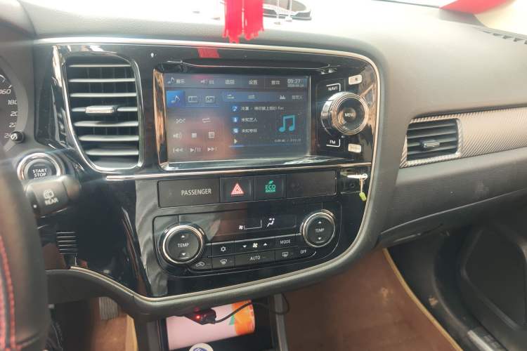 Used Mitsubishi Outlander 2013 2.4L Four-Wheel Drive Luxury Navigation Version 7 Seats
