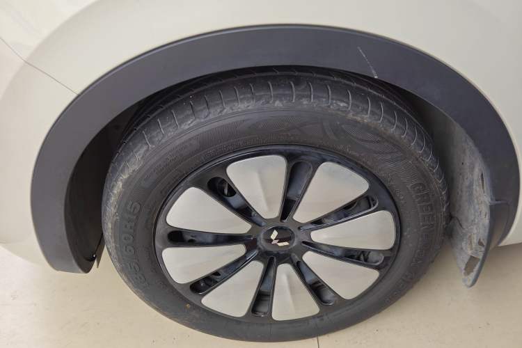 Used Wuling Bingo 2023 410 km Lingxi Deluxe Edition Left Front Wheel Hub