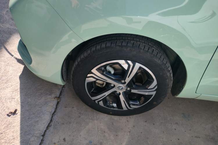 Used CHANGAN Benni E-Star 2022 Qingxin Edition Colorful Model Lithium Iron Phosphate Left Front Wheel Hub