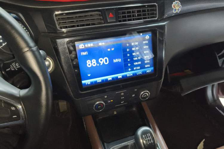 Used Dongfeng Fengon 580 2016 1.5T Manual Comfort Model Audio And AC Panel