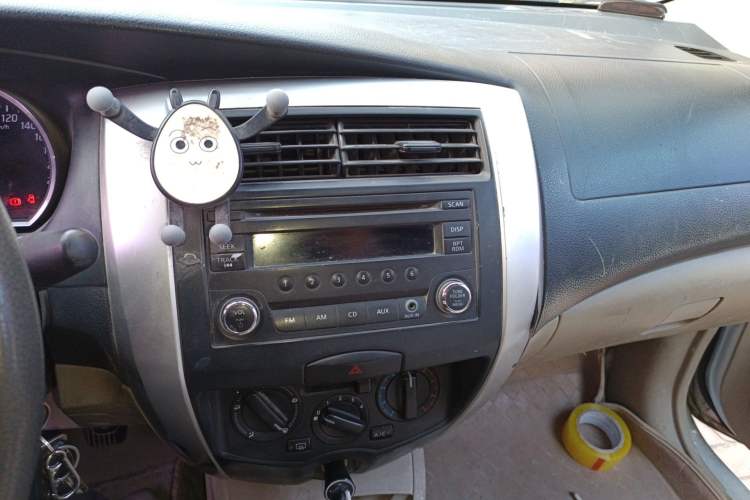 Used Nissan Livina 2013 1.6XE Manual Comfort Edition Audio And AC Panel