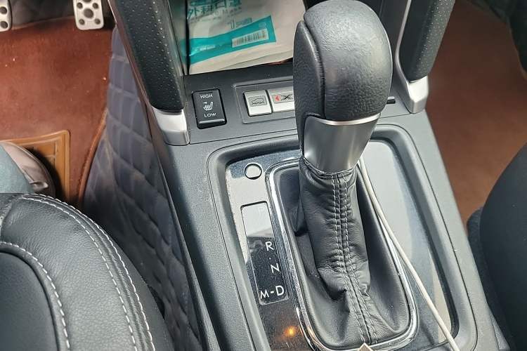 Used Subaru Forester 2016 2.0i Fashion Navigation Edition Gear Lever