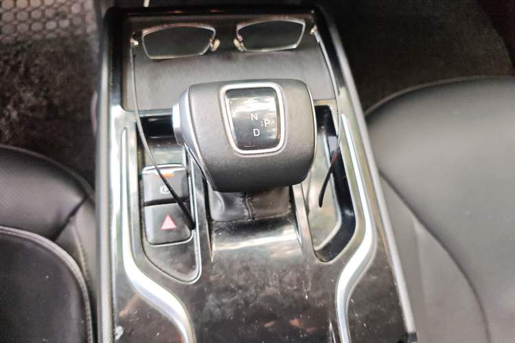 Used Hongqi E-QM5 2021 Online Booking Charging Basic Edition 5 Seats Gear Lever