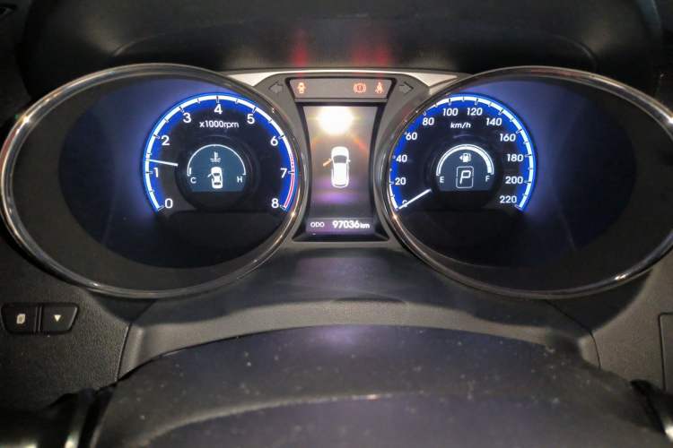 Used Hyundai ix35 2015 2.0L Automatic Two-Wheel Drive Leading Trim China V Standard Odometer Close Up