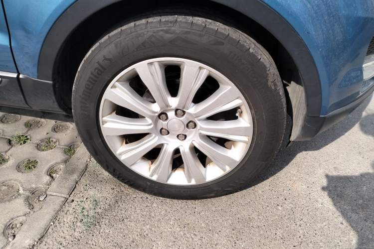 Used Land Rover Range Evoque 2015 2.0T Five-Door Zhiyao Edition Right Front Wheel Hub