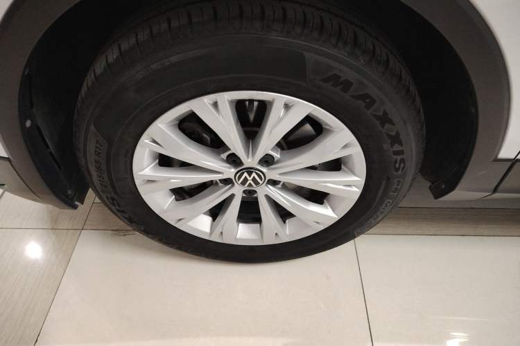 Used Volkswagen Tiguan L 2024 Outstanding Model 300TSI Automatic Two-Wheel Drive Longteng Edition Left Front Wheel Hub