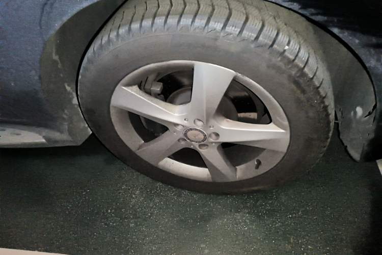 Used Mercedes-Benz M-Class 2015 ML 400 4MATIC Dynamic Model Right Front Wheel Hub