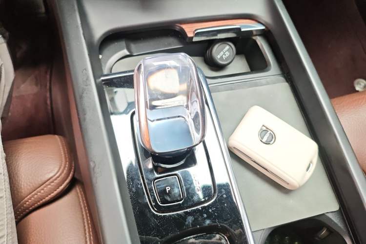 Used Volvo XC60 2023 B5 4x4 Smart Luxury Edition
