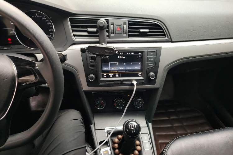 Used Volkswagen Lamando 2017 230TSI Manual Trend Edition Audio And AC Panel