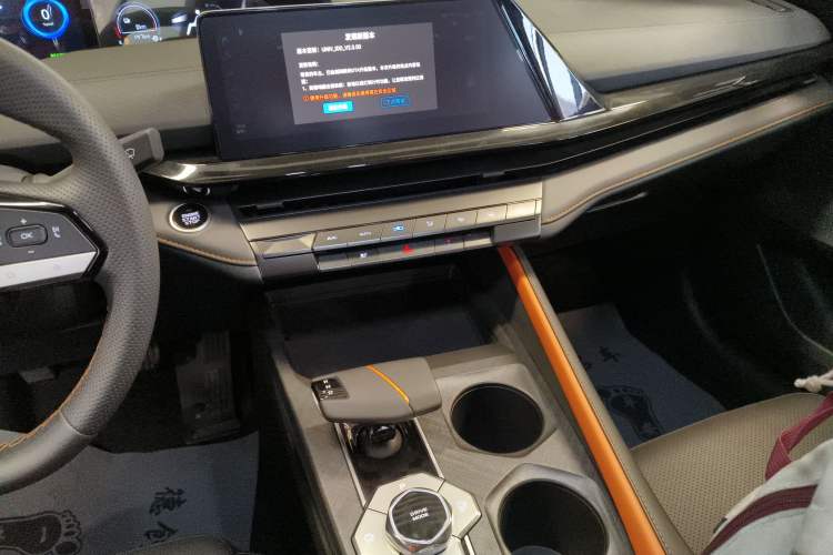 Used Changan UNI-V iDD 2023 ZhiDian iDD 1.5T 113km Smart & Fun Version
