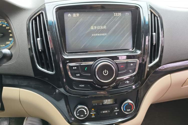 Used Baojun 730 2014 1.5L Manual Luxury Navigation ESP Version 7 Seats Audio And AC Panel
