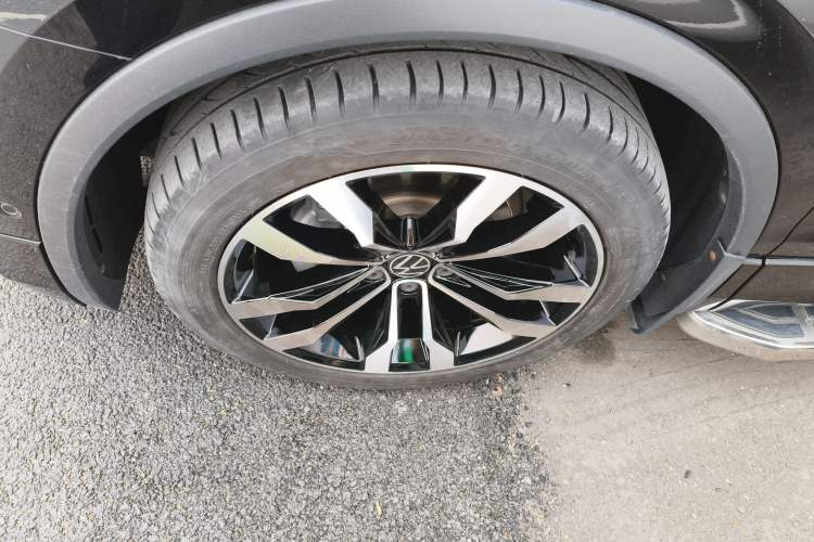 Used Volkswagen Tiguan L 2021 330TSI Automatic Two-Wheel Drive R-Line Enhanced Edition
