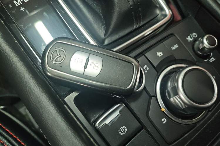 Used Mazda 3 Axela 2017 Hatchback 2.0L Automatic Luxury Model Emission Standard China V Vehicle Key