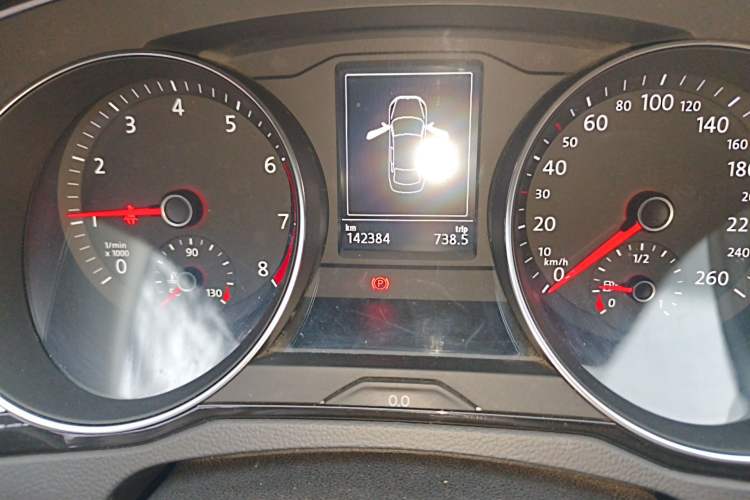 Used Volkswagen Magotan 2017 330TSI DSG Luxury Model Odometer Close Up