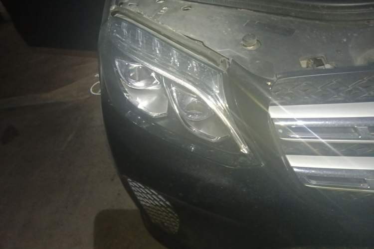 Used Mercedes-Benz GLS 2017 GLS 400 4MATIC Fashion Edition Right Front Headlight