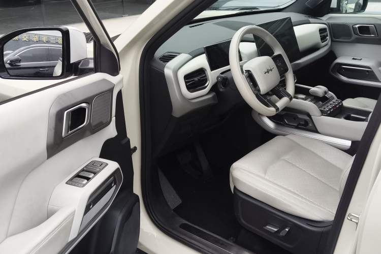 Used Formula Leopard Titanium 3 2025 501KM All-Wheel Drive Intelligent Driving Ultra Version Driver Seat