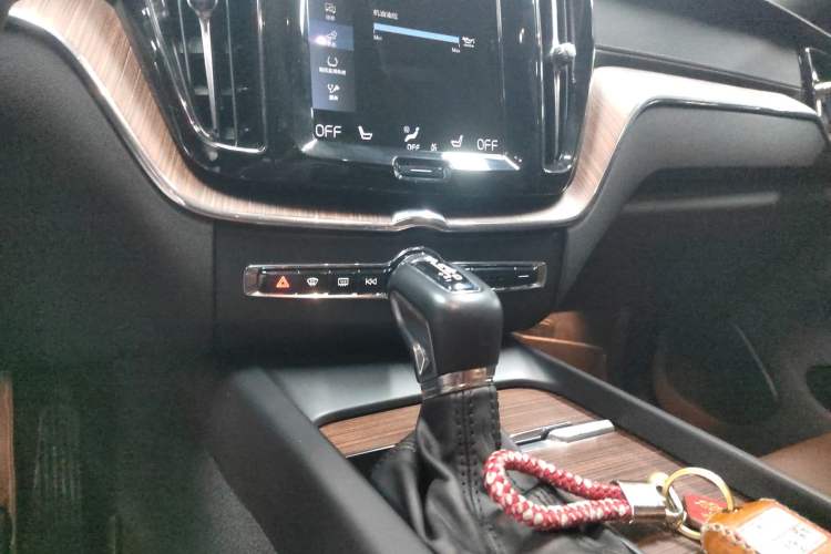 Used Volvo XC60 2021 T5 4x4 Smart Luxury Edition