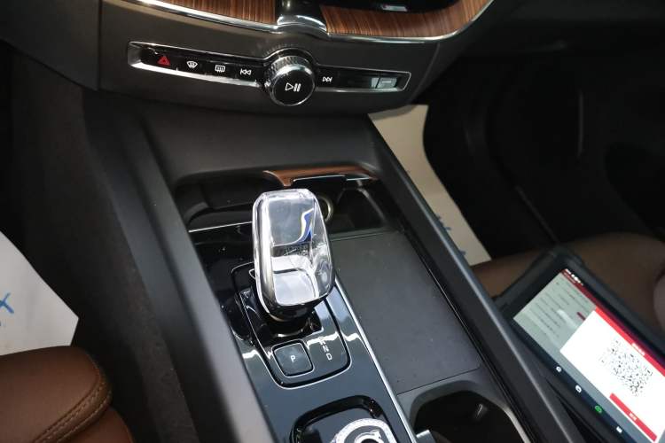 Used Volvo XC60 2025 B5 Four-Wheel Drive Smart & Advanced Luxury Edition
