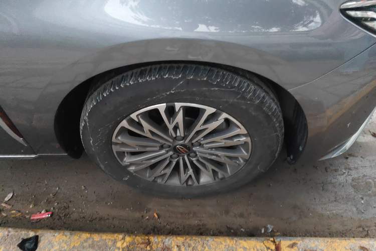 Used Hongqi H5 2025 1.5T DCT Qiyun 500 000th Unit Commemorative Edition Right Front Wheel Hub