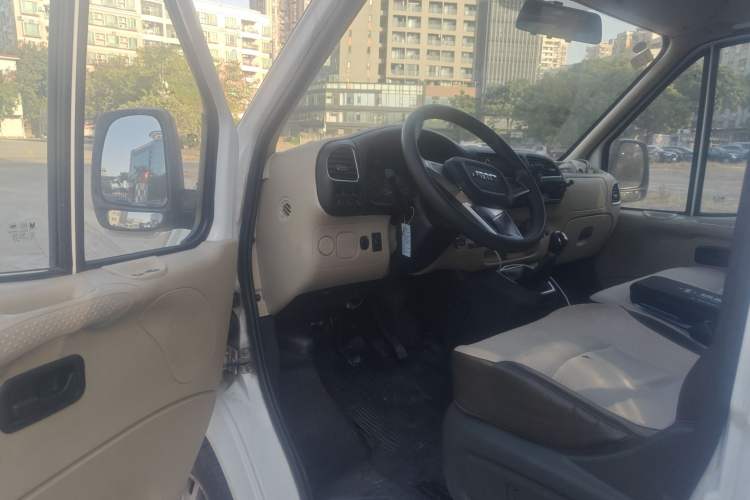 Used JMC Transit 2017 2.8T Business-Grade Long Wheelbase Mid-Roof 14/15-Seater JX493