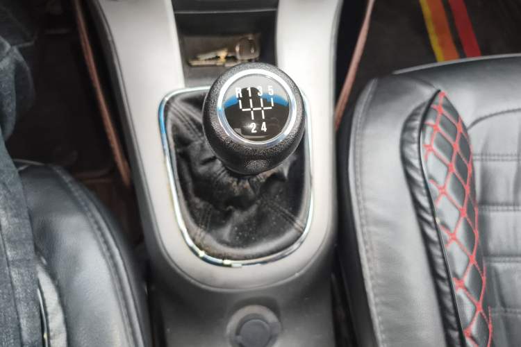 Used Chevrolet Cruze 2013 1.6L SL Sunroof Edition MT Gear Lever